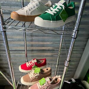 Cariuma OCA Low Navy new in box size 9